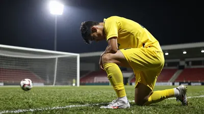 Fortuna Sittard lost 5-1 to Ajax on Saturday evening, a defeat marked by a record debut from defender Thilo Kehrer, who...