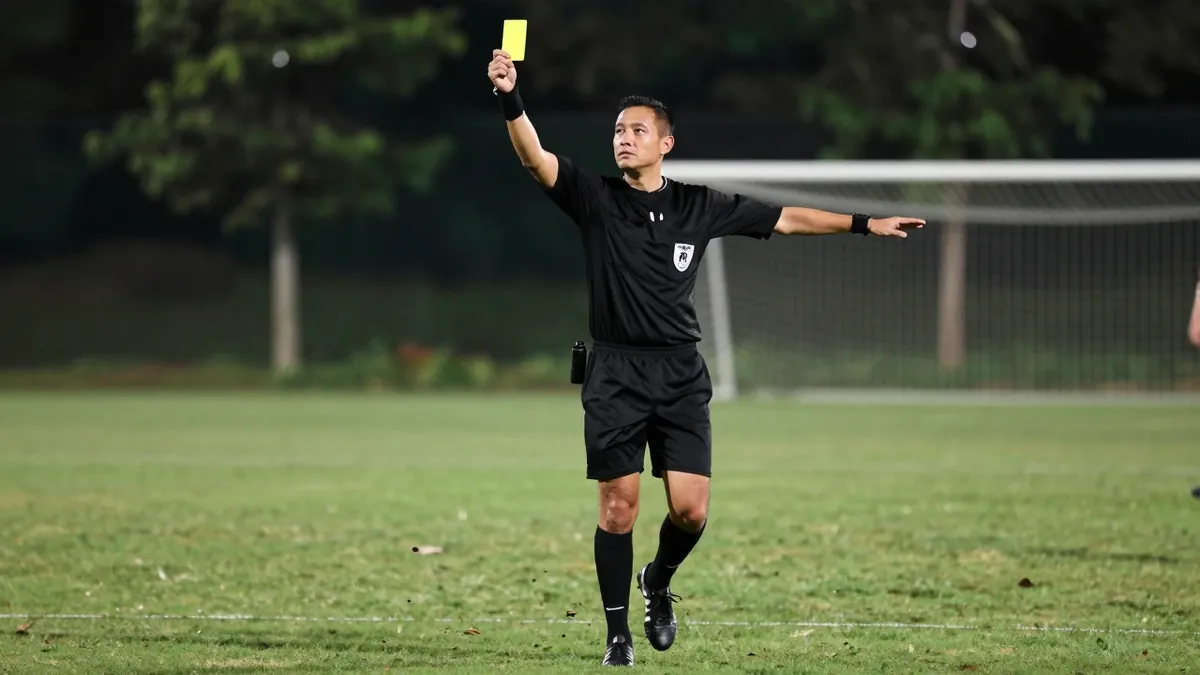 De KNVB heeft Robin Hensgens aangesteld als scheidsrechter voor de Eredivisie-wedstrijd tegen FC Twente, een arbiter...